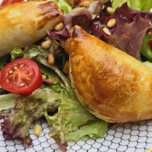 Chaussons aux champignons sur salade (méthode traditionnelle & Thermomix)