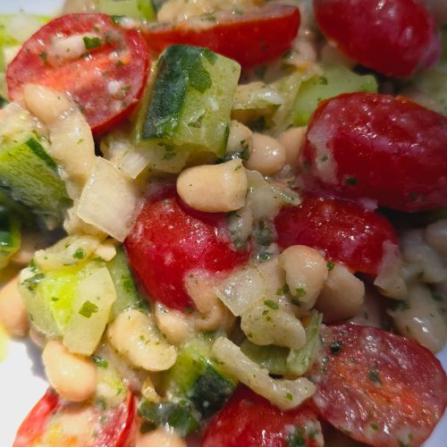 Salade méditerranéenne de haricots blancs